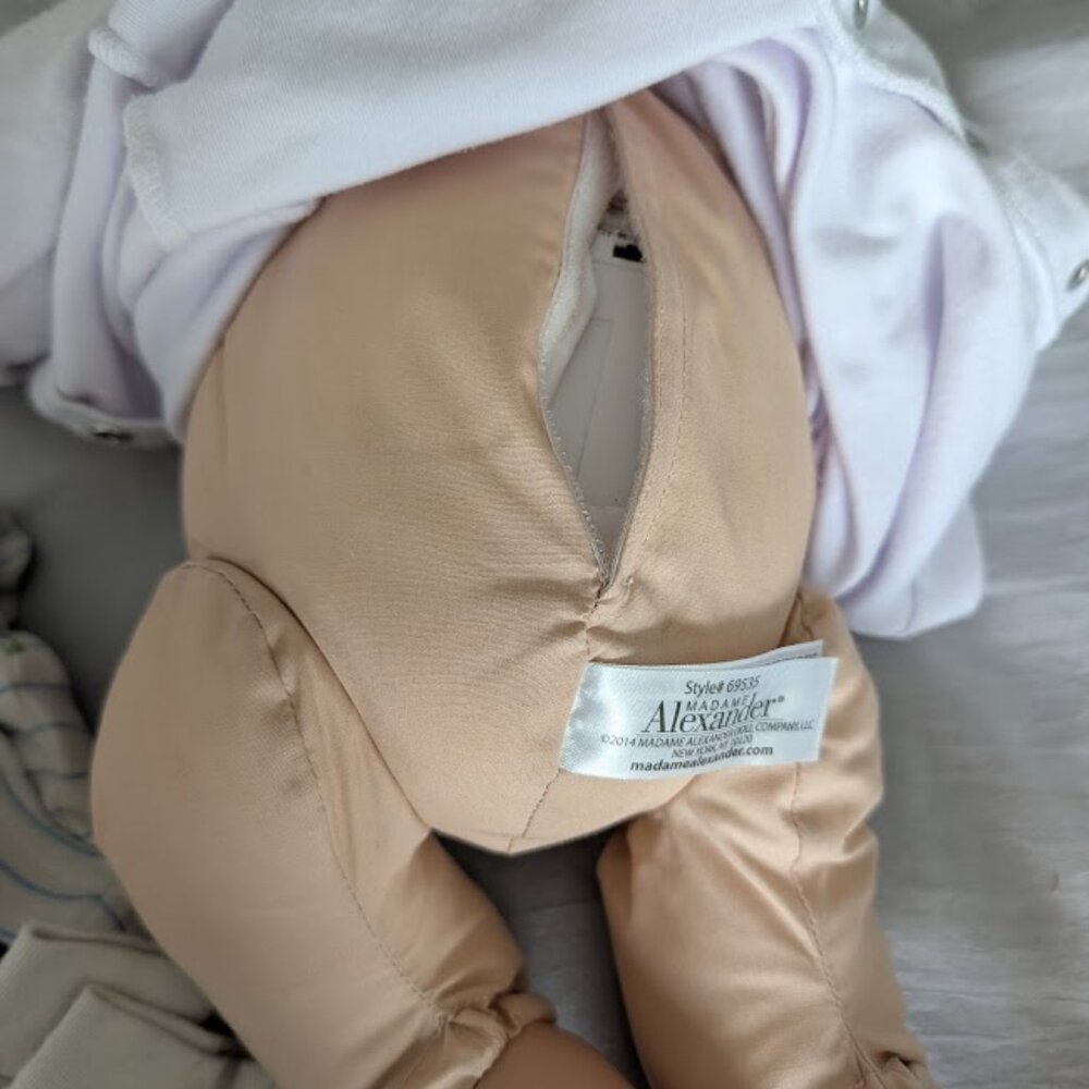 Vintage 1997 Madame Alexander Babble Baby Doll Laughs Babbles Coughs Blond Hair - Picture 9 of 16